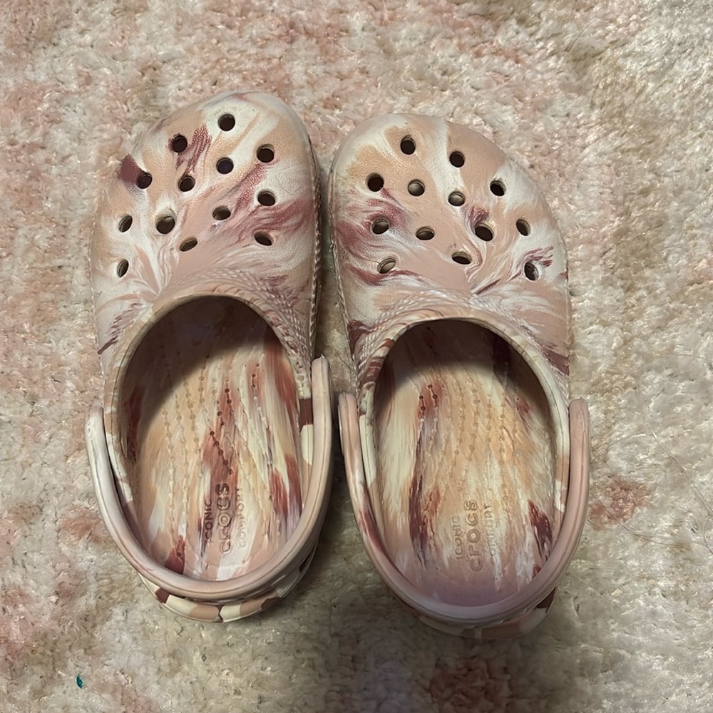 Toddler girl pink marbled crocs